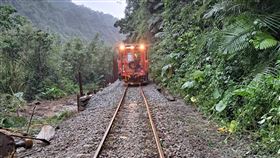 台鐵平溪線搶通  恢復通行台鐵平溪線因豪雨出現部分路基流失，台鐵表示，19日上午完成搶修及安全檢查後，已恢復平溪線行駛。（台鐵提供）中央社記者汪淑芬傳真  111年10月19日