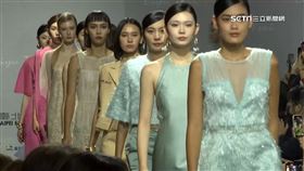 台灣服裝品牌2023春夏系列在台北時裝週亮麗登場，特別以花的姿態展現女性力量為主題，並使用環保素材，呼應永續時尚。