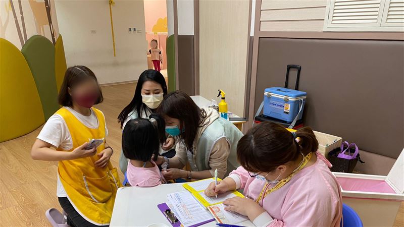 雙疫情夾擊　診所投入幼兒園流感疫苗施打
