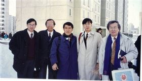 1996年3月，車諾比核災10週年前夕，陳其邁與環盟施信民（左二）、廖彬良（左三）、張武修（左一），前往烏克蘭車諾比電廠考察。（圖／翻攝自台灣環境保護聯盟網站）