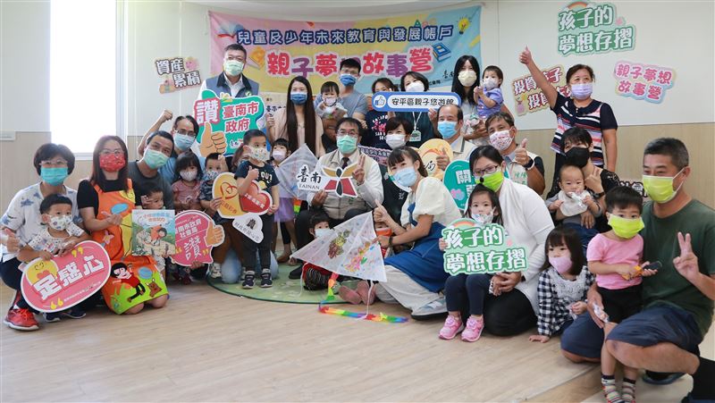 黃偉哲首辦故事營！落實「照顧弱勢優先」