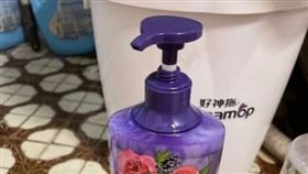 原PO洗髮乳、沐浴乳快用光，會加水再用。（圖／翻攝自Dcard）