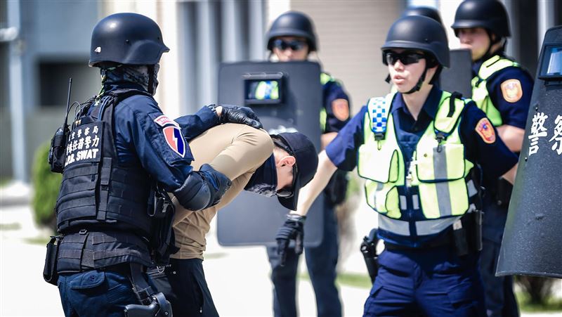 警械使用條例修法三讀　總統公布施行