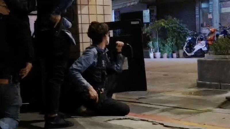 萬華槍擊！槍手「自轟2槍」現場畫面曝