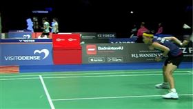 戴資穎大秀超狂背後擊球。（圖／翻攝自推特）