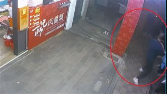 不爽被罵「沒洗碗」！男持刀砍死室友