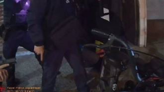 對峙畫面曝！邱國隆自轟　警大吼「不要」