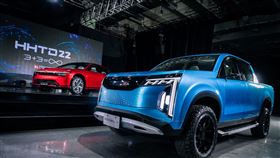 鴻海科技日　鴻海電動車　MODEL V、Model B、Model C量產版
劉揚偉　郭台銘（圖／鴻海提供）