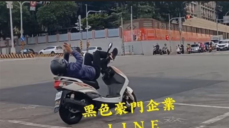 機車停路口機車待轉區　做這件事令人傻眼