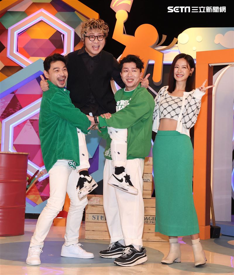 同學來了開播2周年主持人安心亞、納豆、阿KEN、張立東。（記者邱榮吉/攝影）