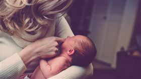 遺棄女兒,活活餓死,年輕媽媽