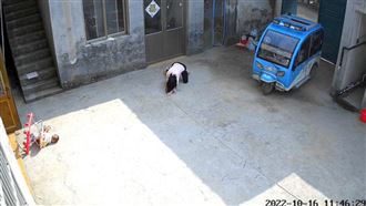 寶寶重摔！癌症媽不顧瘸腿直奔救援超揪心