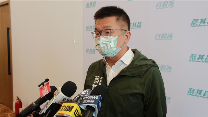 大甲國小操場磨損　蔡其昌施志昌爭取改善