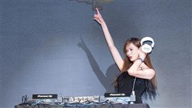 林志玲送上DJ Show替浪琴表慶生，改編卡通歌當兒子搖籃曲。（圖／Longines浪琴表提供）