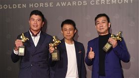 金馬58  「叱吒風雲」摘最佳動作設計第58屆金馬獎27日晚間在台北陸續揭曉獎落誰家，其中最佳動作設計獎由陳文輝（右）、朱科豐（中）、馮仁稚（左）以電影「叱吒風雲」拿下。中央社記者吳家昇攝  110年11月27日