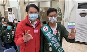 基隆市長候選人號次抽籤，蔡適應抽到三號。林右昌。（圖／翻攝畫面）