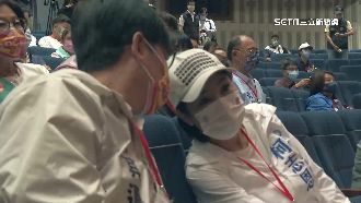 陳其邁抽4號秒喊再拚4年！首度同框柯志恩