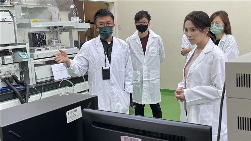 最美博士突發受孕喜訊！真相是新研發產品