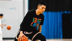 ▲台裔前NBA球星林書豪目前效力CBA廣州龍獅，本季未獲得球團重用，稍早中國媒體爆料他將轉戰PLG高雄17直播鋼鐵人，新北國王表態會盡力爭取。（圖／林書豪臉書）