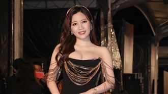 蔡尚樺波濤洶湧　紅毯「溢出來」畫面狂晃