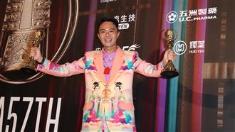 《神很大》雙料得獎　他撂英文金句網嗨炸