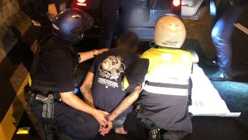 男拒檢逃上台64！　遇連環車禍卡車陣落網