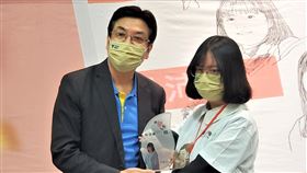 學子不畏逆境　擁夢遨遊無垠天際 《擁夢飛翔17》新書發表會