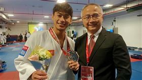 ▲楊勇緯（左）柔道阿布達比大滿貫賽衛冕失利摘銀。（圖／翻攝自楊勇緯臉書）