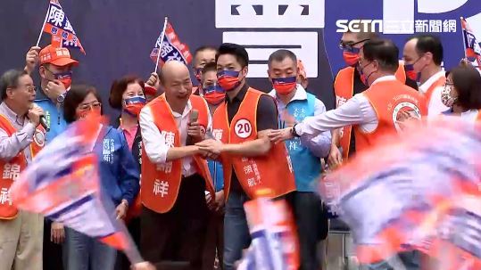 韓國瑜首度同台蔣萬安！兩人互動曝