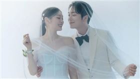 ▲金妍兒與高佑琳兩人愛情長跑3年，今日於首爾新羅飯店婚禮舉行婚禮。（圖／翻攝自BEAT INTERACTIVE）