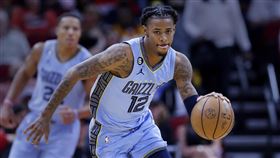 ▲莫蘭特（Ja Morant）一人海灌49分，幫助灰熊後來居上以129：122逆轉火箭收下勝利。（圖／美聯社／達志影像）