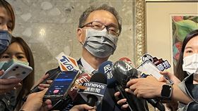 薛瑞元今下午出席「第32屆醫療奉獻獎頒獎典禮」會前接受採訪。（圖／記者簡浩正攝影）