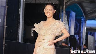 紅毯第一美駕到！曾寶儀胸前深Ｖ辣曬美腿