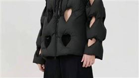 大陸網拍販售洞洞羽絨衣。（圖／CTWANT提供）