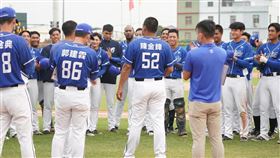 ▲富邦悍將二軍今年在陳金鋒總教練的帶領下，22日球隊以10：2戰勝中信兄弟，拋下勝利的藍彩帶。（圖／翻攝自富邦悍將臉書）