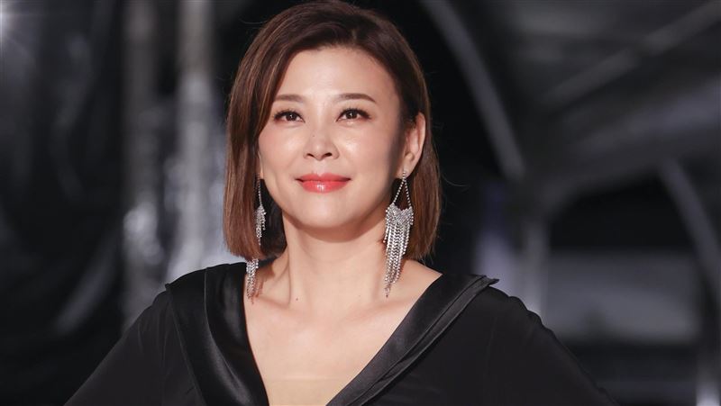 金鐘紅毯藏八點檔女神　胸前一片肉色超辣