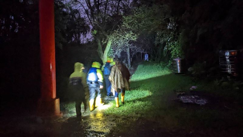 23人健行團攀小霸尖迷途！新北消防救援中