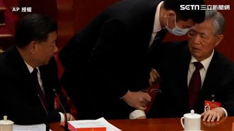 胡錦濤被架離　習近平要讓全世界知道這事