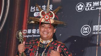 斯卡羅小公主奪新人　父代替領獎受訪哭了