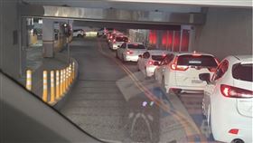 排隊,停車場,台中,白色車,車色,流行車色,二手,車商,二手車,轉手
路上觀察學院