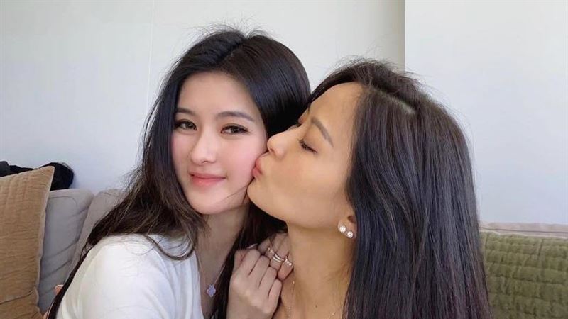 孫芸芸同框女兒曬長腿　激似雙胞胎網嚇傻