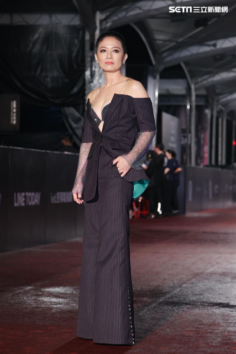星光大道謝瓊煖性感禮服走紅毯。（記者邱榮吉、楊澍/攝影）