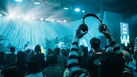 青年局「無線電波」派對舊倉庫內創造無限