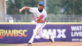 郭泓志用單局7保送當例子  林振瑋：有被安慰到U23世界盃棒球賽台灣隊22日複賽最後一戰與澳洲隊交手，台灣隊派出身高203公分的巨投林振瑋（圖）先發，首局控球有狀況，賽後難忍情緒落淚，舅舅郭泓志用自己「單局投過7保送」勉勵他，林振瑋笑說，某種層面有被安慰到。（中華民國棒球協會提供）中央社記者謝靜雯傳真  111年10月23日