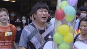 胡瓜玩遊戲輸到臉綠。（圖／民視提供）