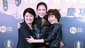 曾雙料入圍得獎　嚴藝文台上出包被批臭屁