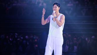 周興哲唱一半出事　金曲歌后衝上台喊卡