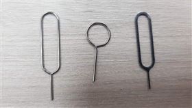 原PO好奇詢問，有什麼物品可以取代手機退卡針？（圖／翻攝自《爆料公社》）