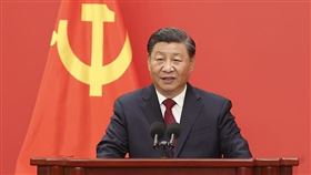 中共20屆一中全會10/23選出新一屆7名政治局常委，排名第1的習近平一如預期三度擔任總書記。（圖／翻攝自中新網）