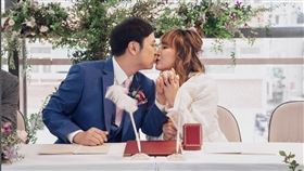 42歲香港男星李泳豪和台灣女子林妤謙（Agnes）結婚，但媽媽和哥哥卻未出席。（圖／翻攝自李泳豪IG）